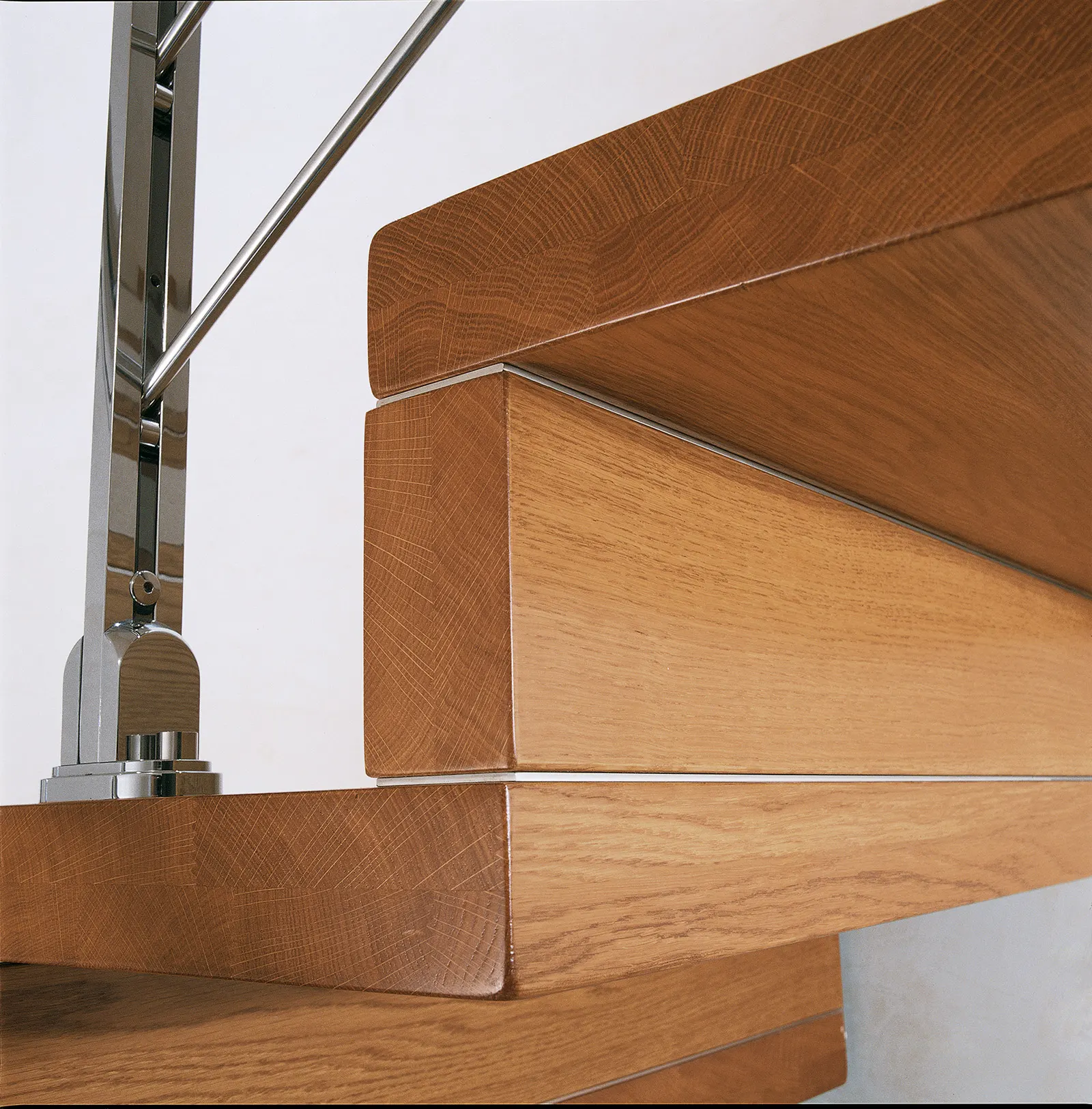 cantilever closed wooden staircase marretti3