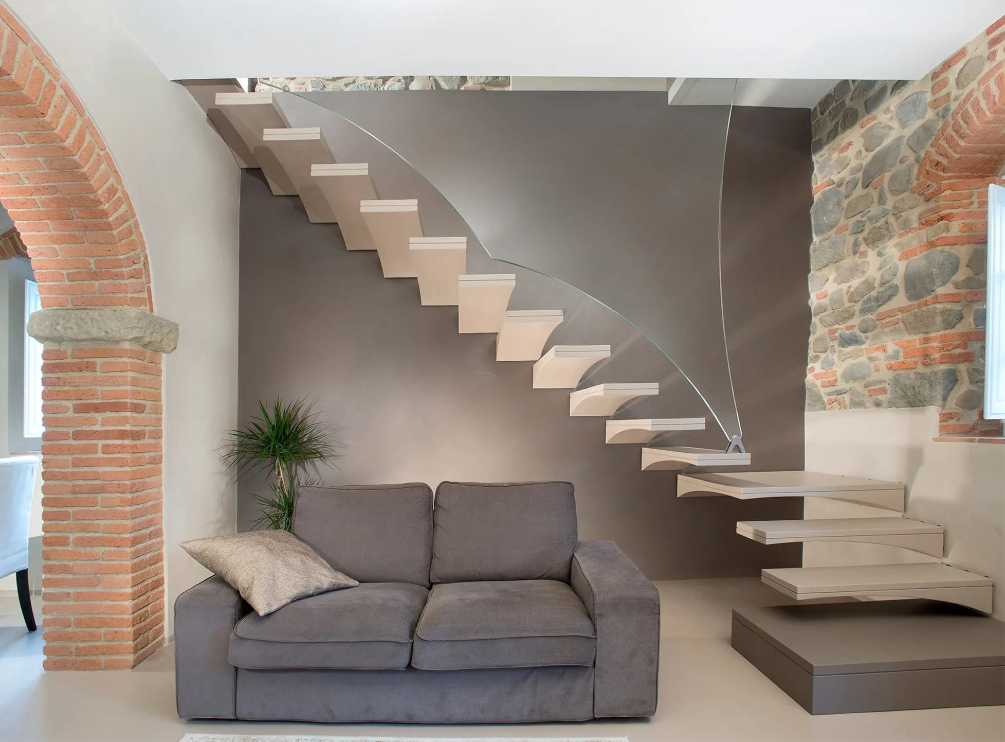 wing shaped open cantilever staircase2